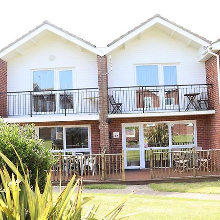 Corton Retreats At Waterside Park Villa Екстериор снимка