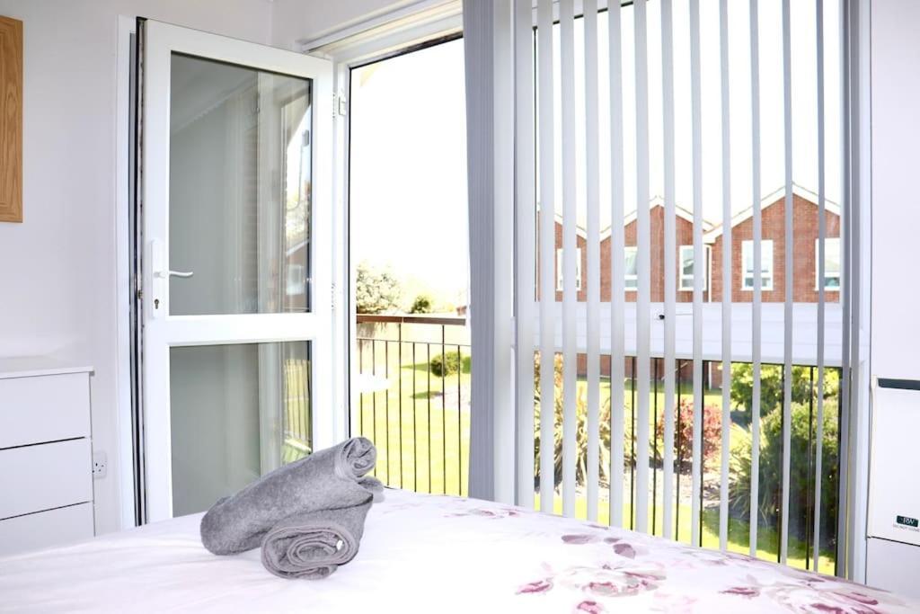 Corton Retreats At Waterside Park Villa Екстериор снимка