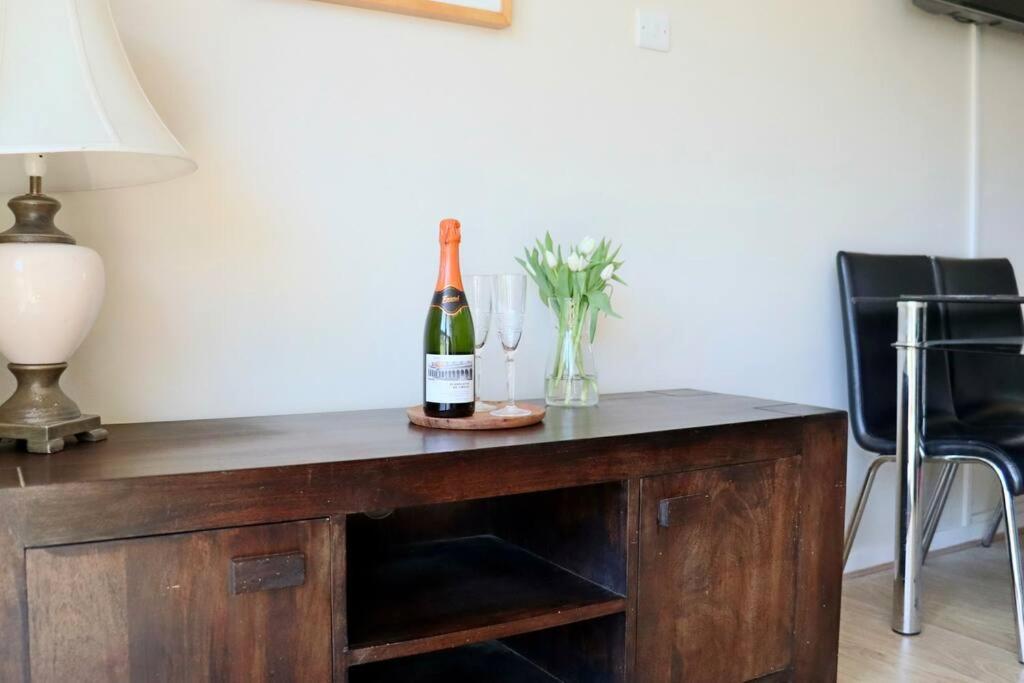Corton Retreats At Waterside Park Villa Екстериор снимка
