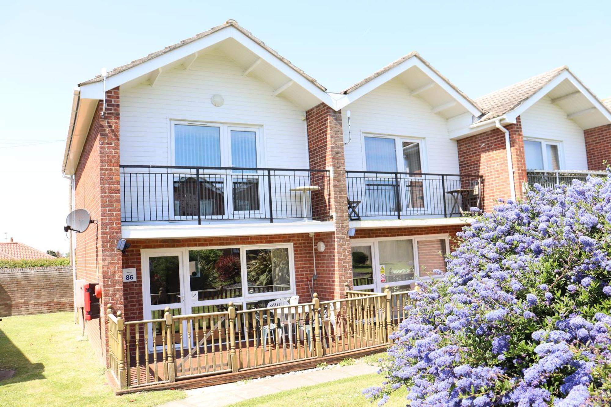 Corton Retreats At Waterside Park Villa Екстериор снимка