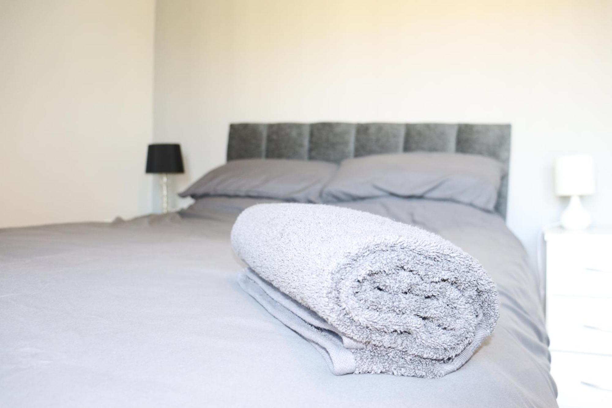 Corton Retreats At Waterside Park Villa Екстериор снимка